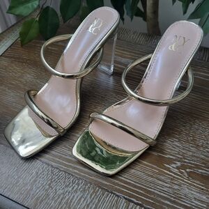 NWT New York & Company Women's Gold Strappy Heeled Sandals Size 7